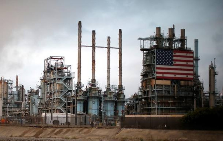 США обошли Россию и Саудовскую Аравию по добыче нефти впервые за 40 лет