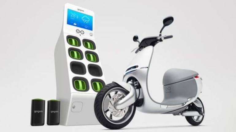 Electric scooter with swappable batteries hits market