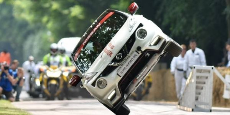 Nissan Juke-ը երկու անիվի վրա երթևեկության ռեկորդ է սահմանել (տեսանյութ)