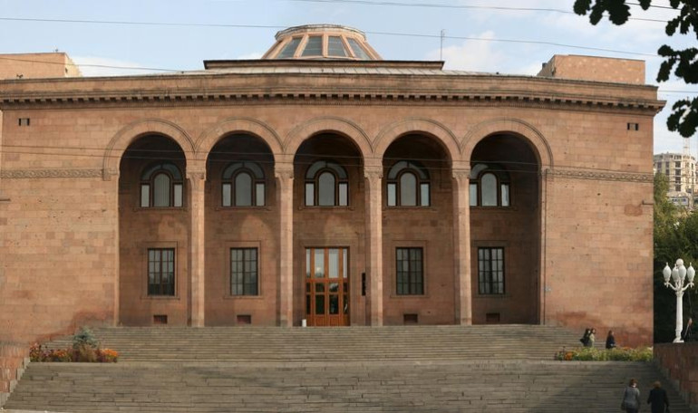 Կստեղծվի նոր Հայկական հանրագիտարան՝ 10 հատորից