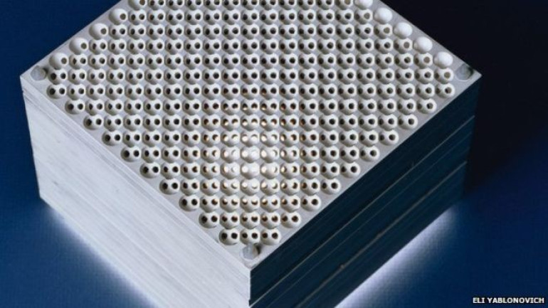 Light photonic crystals clinch physics medal