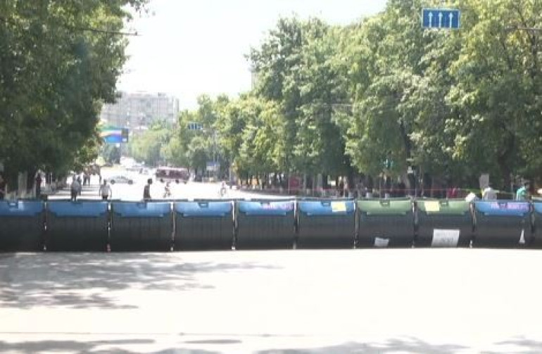 Дискомфорт и беспорядки забаррикадированного проспекта: Жители проспекта Баграмяна начали сбор подписей