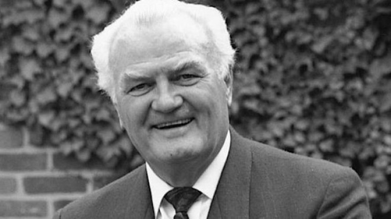 Jon Vickers, celebrated tenor, dies aged 88