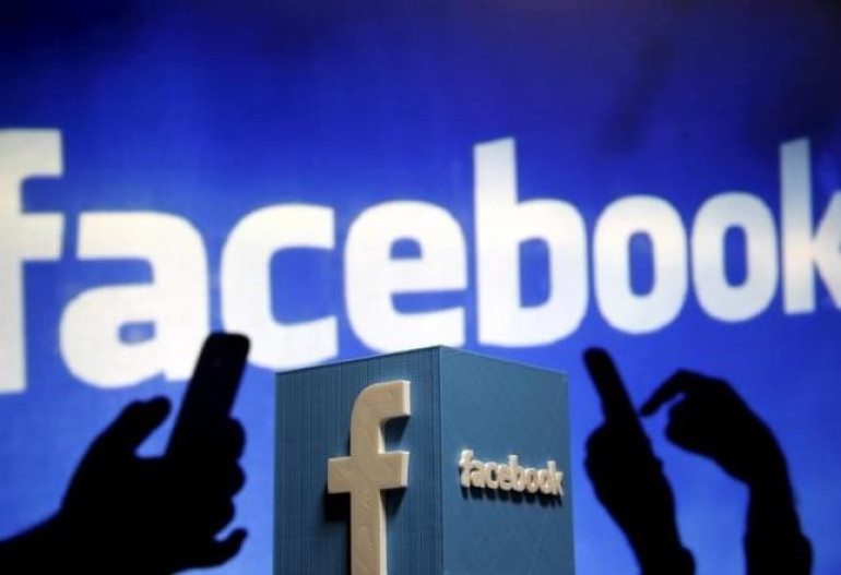 Facebook expands private messaging service
