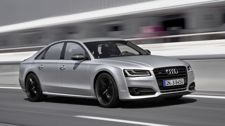 Спорт-седан Audi S8 plus разгоняется с 0 до 100 км/ч за 3,8 секунды