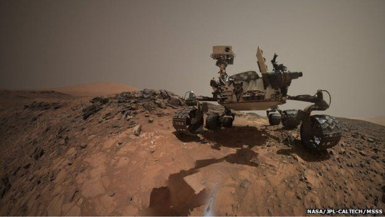 Curiosity Mars rover takes low-angle 'selfie'