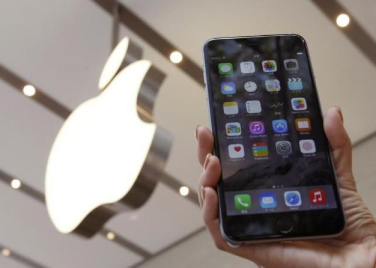 Apple recalls latest iPhone models over blurry photos