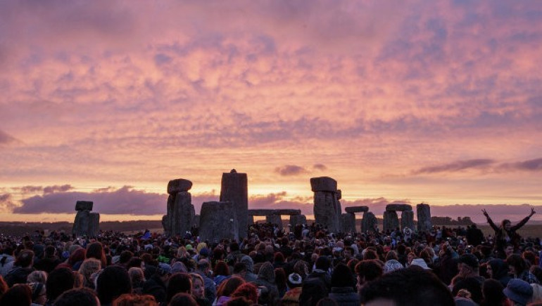 Scientists unearth 'Superhenge' near Stonehenge