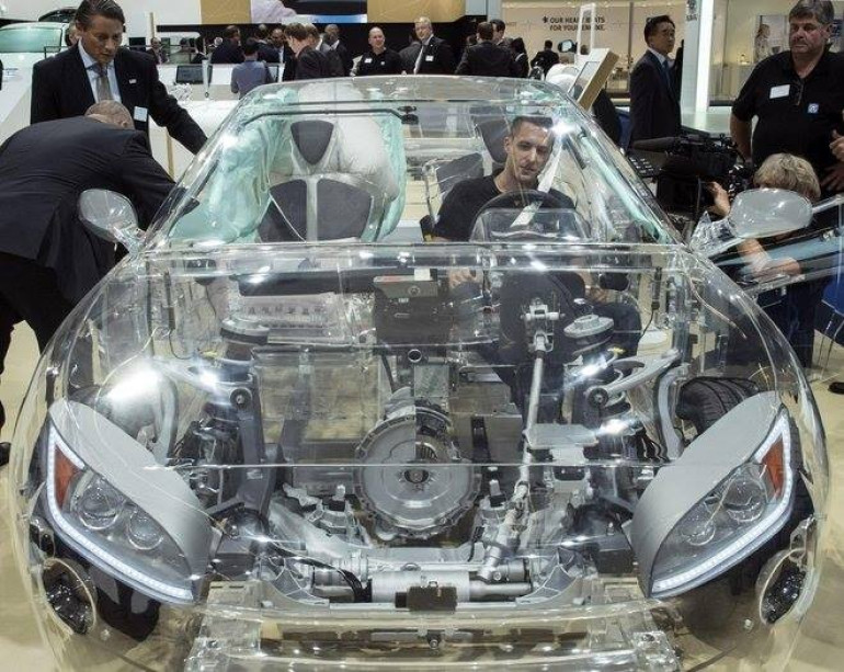 Tech companies, automakers are wary partners at Frankfurt show