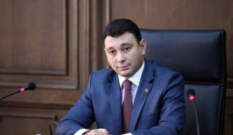 Մնում էր «թախտաբիթիների» հարցը քննարկենք. ՀՀԿ  խոսնակը Ադրբեջան փախած Վ.Մարտիրոսյանին այլ որակումներ էլ տվեց