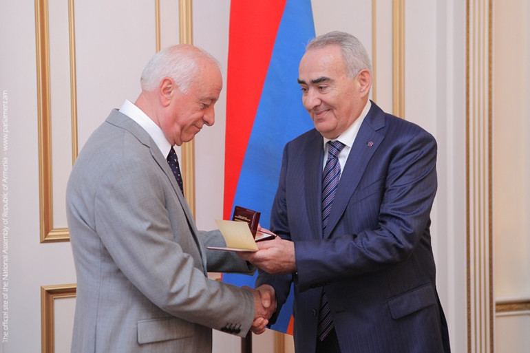 ԱԺ նախագահը պարգևատրել է Կամո Հովհաննիսյանին