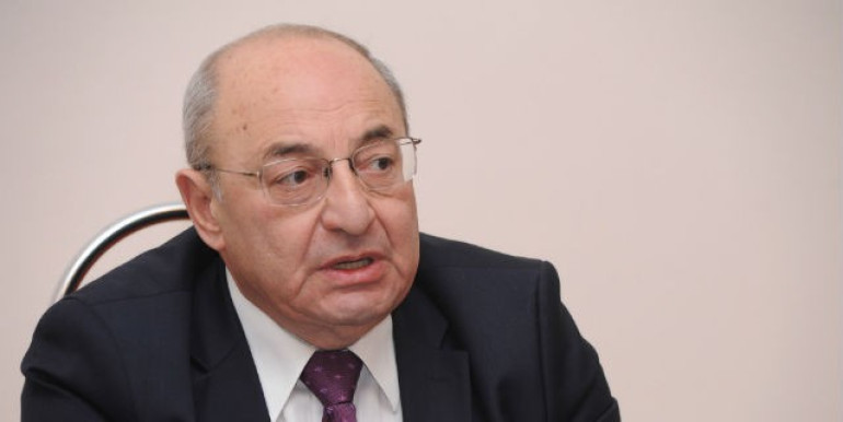Սահմանադրության նախագծին դեմ արտահայտվողները կամ ընկնում են ազդեցությունների տակ, կամ իրենց շահն են հետապնդում. Վազգեն Մանուկյան