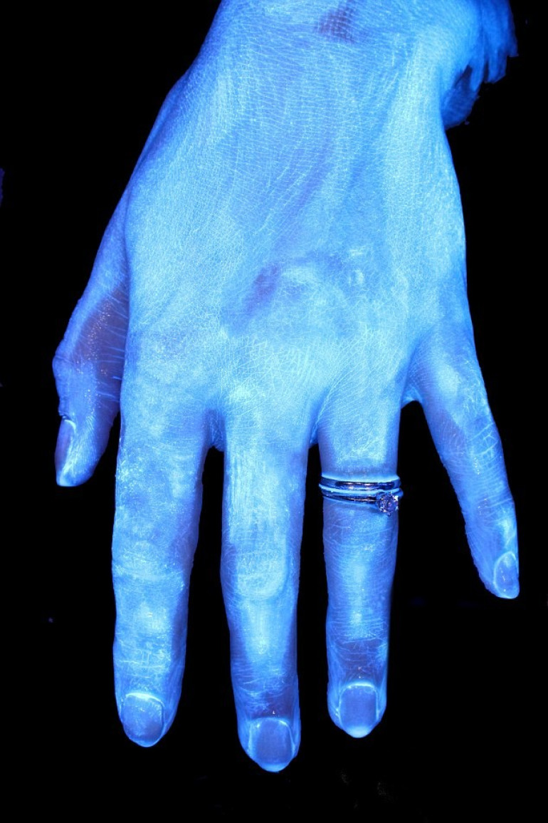 The whiter the hands, the dirtier they are, experiment reveals