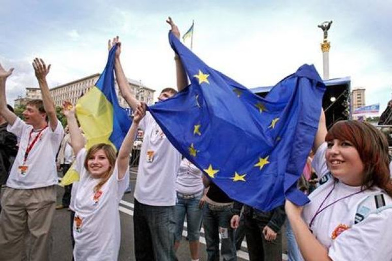 Больше всего видов на жительство в 2014 году ЕС выдал украинцам