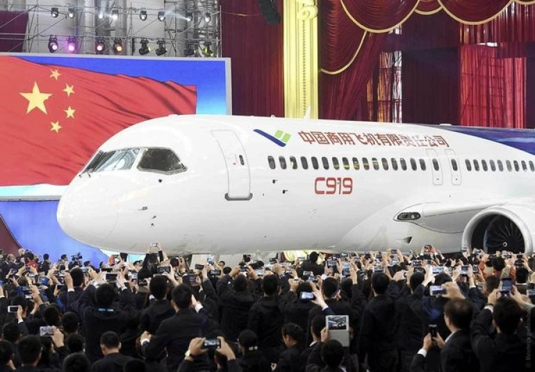 Китай представил конкурента Boeing и Airbus лайнер C919