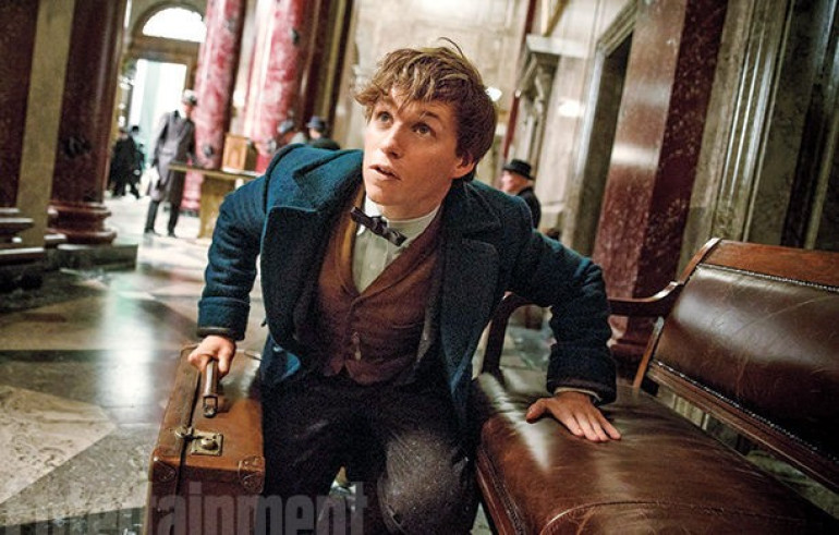 Студия Warner Bros. опубликовала первые кадры спин-оффа «Гарри Поттера»