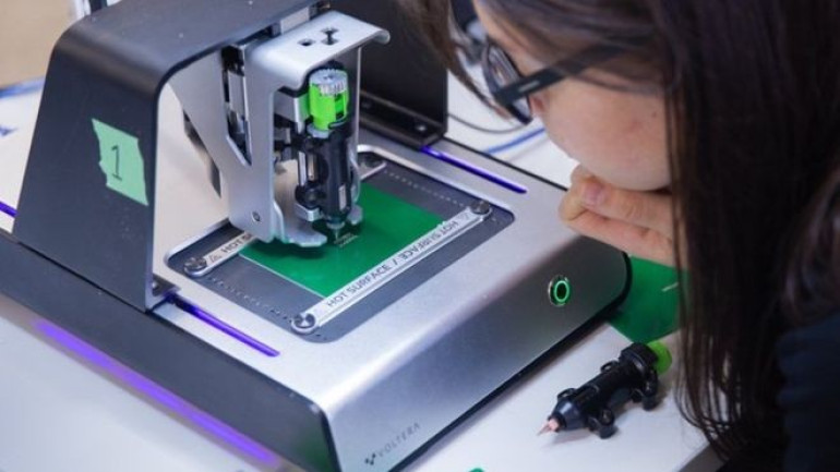 Fast circuit maker wins Dyson award
