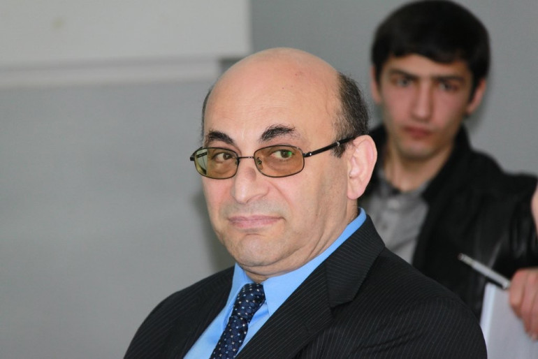 Ադրբեջանի ամենահայտնի քաղբանտարկյալներից Արիֆ Յունուսը ստորագրությամբ ազատ է արձակվել
