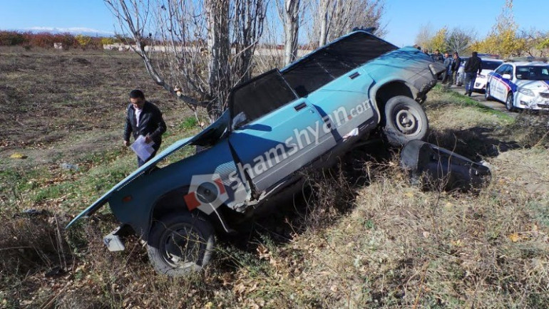 Արմավիրում Վազ 2104-ը բախվել է ծառերին. անչափահաս տուժածները ծայրահեղ ծանր վիճակում տեղափոխվել են հիվանդանոց (լուսանկարներ). shamshyan.com