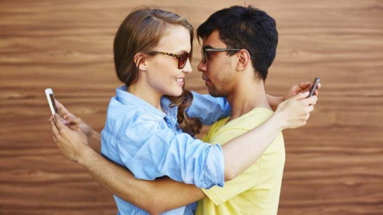 Facebook tests 'break-up' tools