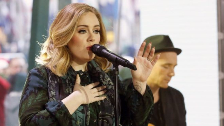 Adele’s new album makes history with 800,000 sales