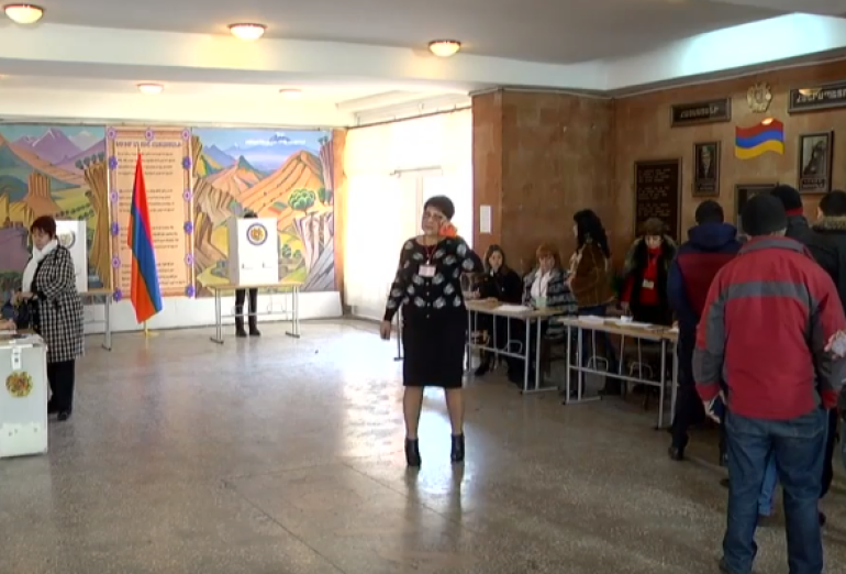 Դուրս հանեք. թիվ 9/11 հանձնաժողովի նախագահը հրահանգեց դուրս հանել «ՀԺ»-ի թղթակցին