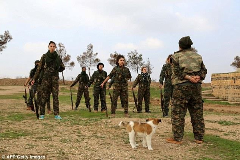 Syriac Christian female fighters battling IS on frontlines – Daily Mail