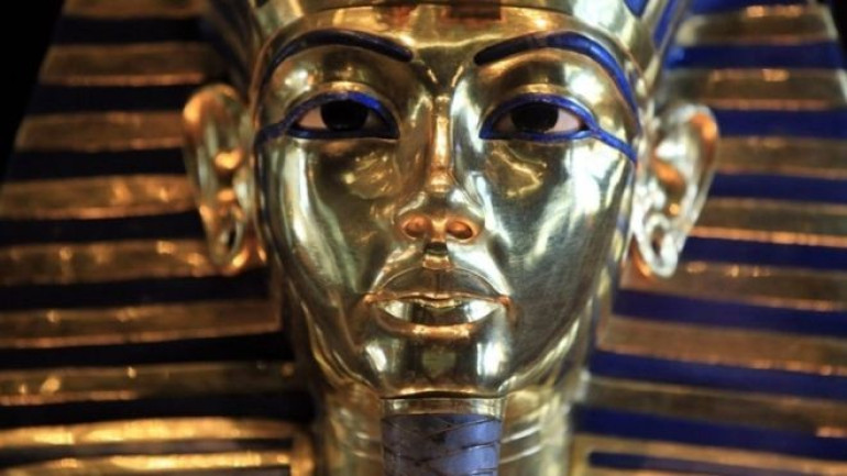 Tutankhamun: Egypt museum staff face trial over botched beard job