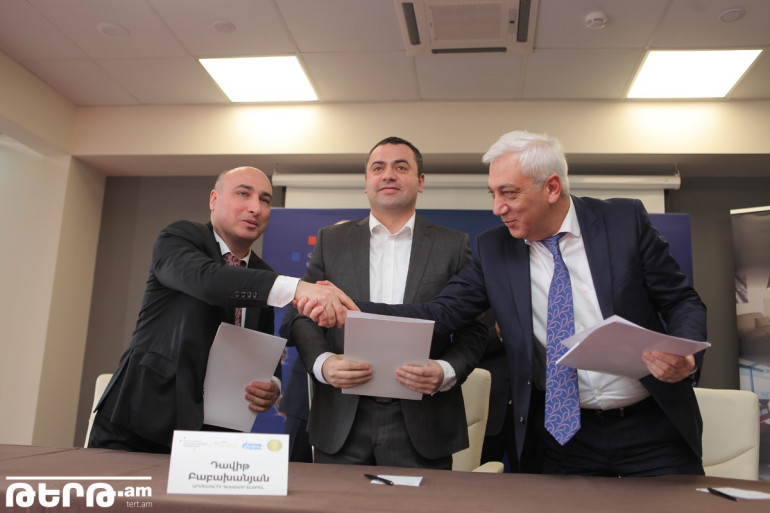 «Ամենախելացին» հեռուստանախագիծը կշարունակվի, ստորագրվեց 3-րդ և 4-րդ եթերաշրջանն իրականացնելու մասին հուշագիր «Ամենախելացին» հեռուստանախագիծը կշարունակվի, ստորագրվեց 3-րդ և 4-րդ եթերաշրջանն իրականացնելու մասին հուշագիր