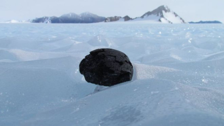Iron meteorites 'buried in Antarctica' by the Sun