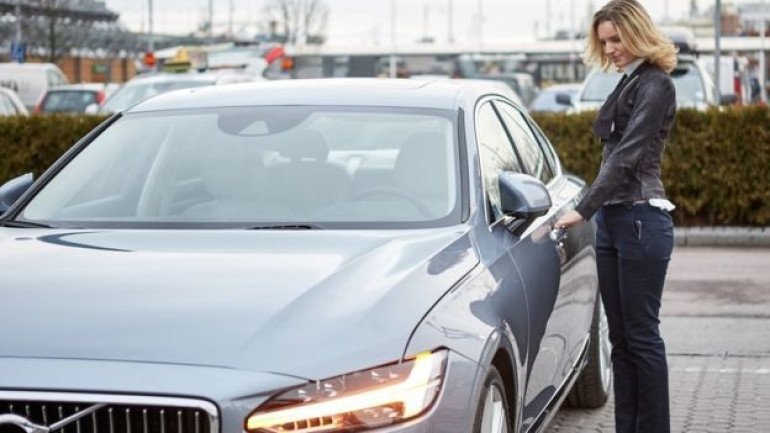Volvo tries out 'keyless car' app in Sweden