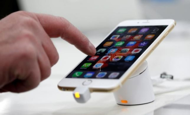 US, Apple ratchet up rhetoric in encryption fight