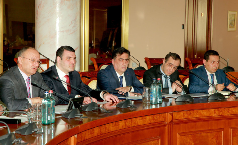 ՊՆ–ում քննարկվել են նյութատեխնիկական ապահովման և գնումների կազմակերպմանն առնչվող հարցեր