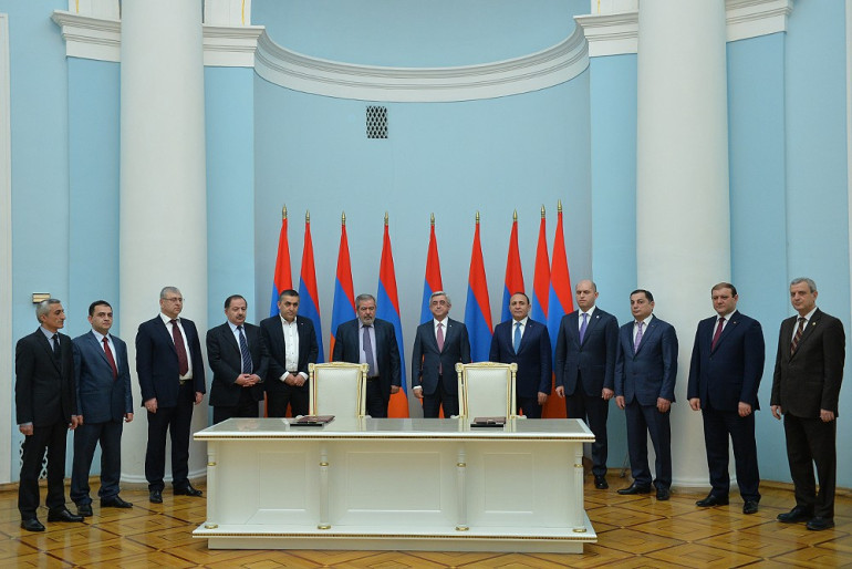 Ստորագրվեց ՀՀԿ-ՀՅԴ Քաղաքական համագործակցության համաձայնագիրը (տեքստ) Ստորագրվեց ՀՀԿ-ՀՅԴ Քաղաքական համագործակցության համաձայնագիրը (տեքստ)