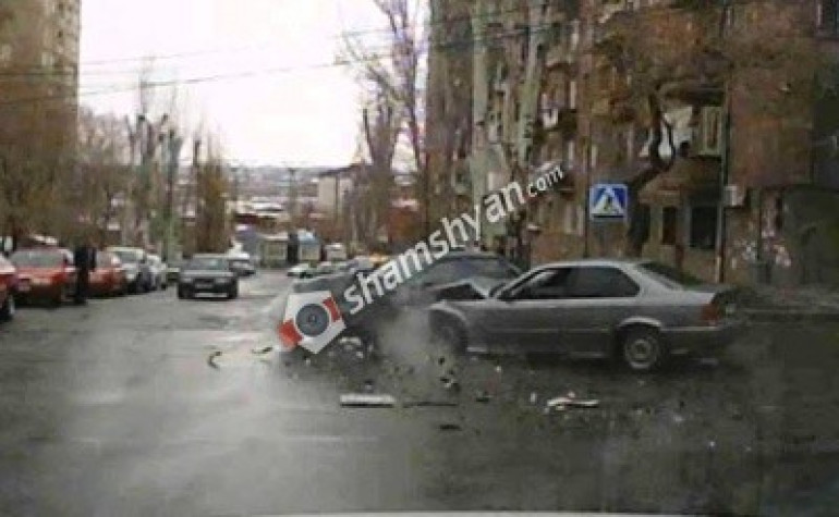 Երևանում BMW-ն և Opel-ը բախվում են իրար. կան վիրավորներ (տեսանյութ). Shamshyan.com