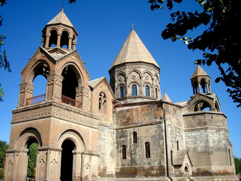 Մայր Աթոռ վերահրատարակել է Հ. Վարդան Հացունու աշխատությունը