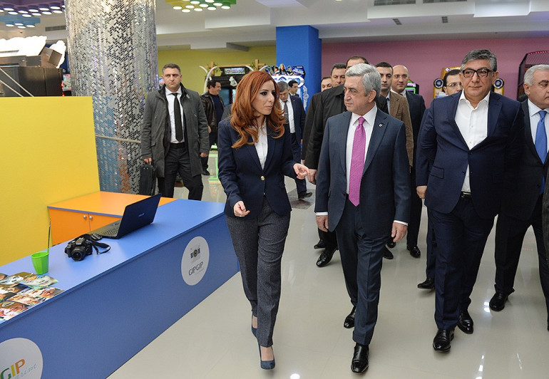 Նախագահն այցելել է Երևանի մետրոպոլիտեն, ապա ներկա է գտնվել «Ռոսիա Մոլ» կենտրոնի բացմանը
