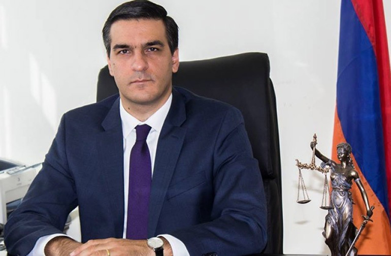 Բրիտանացին միկրոքանդակներ է պատրաստում ասեղի անցքի մեջ (լուսանկարներ)