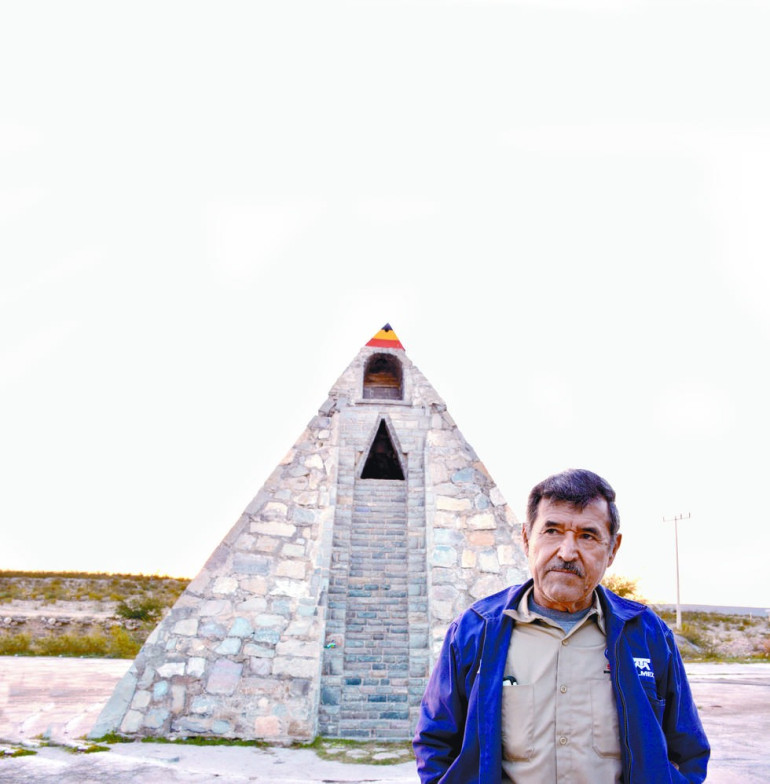 Mexican farmer builds Aztec pyramid, claims alien instructed him to (photo)