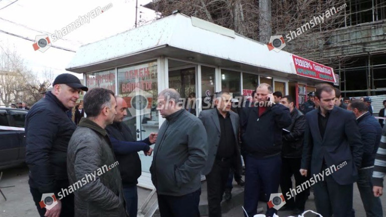 Նոր Նորքի Գայի պողոտայում տարադրամի փոխանակման կետի վրա զինված քաղաքացին ավազակային հարձակում է գործել (լուսանկարներ)