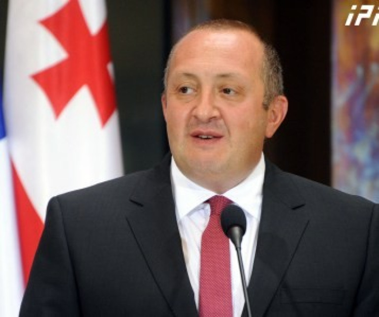 Վրաստանի նախագահը հղի կնոջ է փրկել