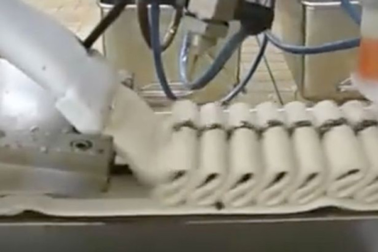 Ինչպես է գործարանում պատրաստվում պաղպաղակե տորթը (տեսանյութ)