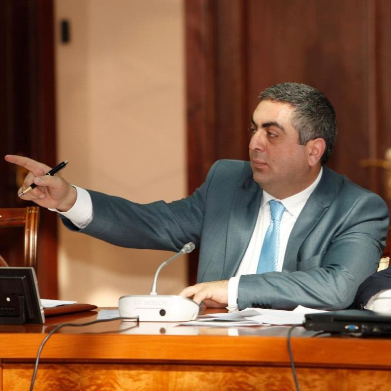 Արծրուն Հովհաննիսյանը հրապարակել է 2 զոհված զինվորականների լուսանկարները