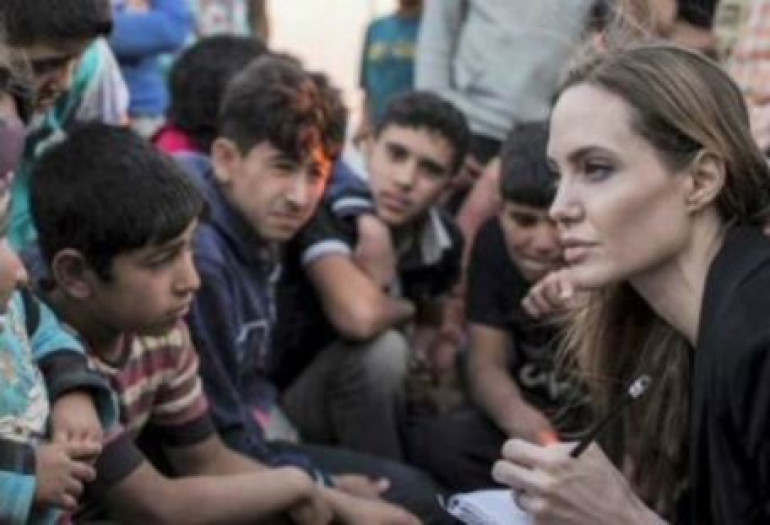 Анджелина Джоли выступит с речью о беженцах на BBC