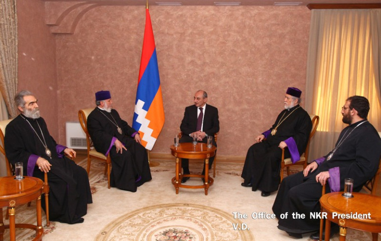 Բակո Սահակյանն ընդունել է Գարեգին Բ և Արամ Ա կաթողիկոսներին, քննարկվել է  պետություն-եկեղեցի, Հայրենիք-Սփյուռք հարցերի շրջանակը