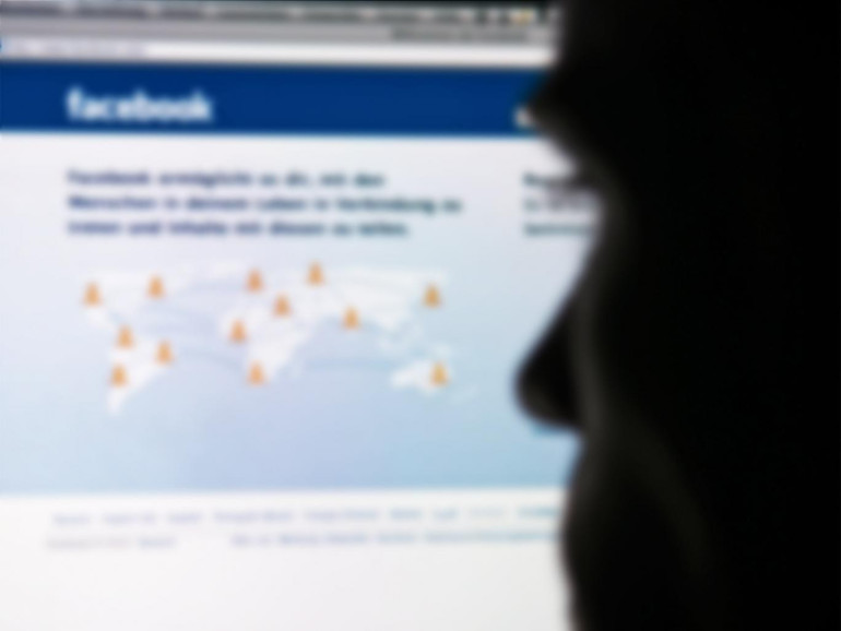 Facebook Messenger lets users make group calls with up to 50 people
