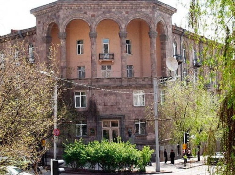 Բրյուսովի անվան ԵՊԼՀ-ից հեռացված ուսանողուհու մայրը պայքարելու է իր երեխայի իրավունքների համար