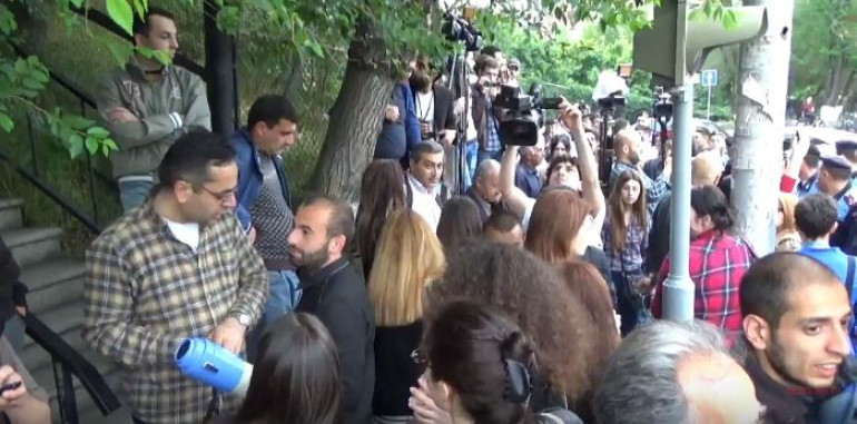 «Մենք ենք տերը մեր երկրի» նախաձեռնությունը բողոքի ակցիա է անցկացնում Բաղրամյան պողոտայում (տեսանյութ)