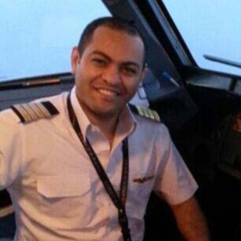 EgyptAir-ի ինքնաթիռի օդաչուն պաշտոնի բարձրացում էր ստացել աղետից 4 օր առաջ. The Daily Mail (լուսանկարներ)