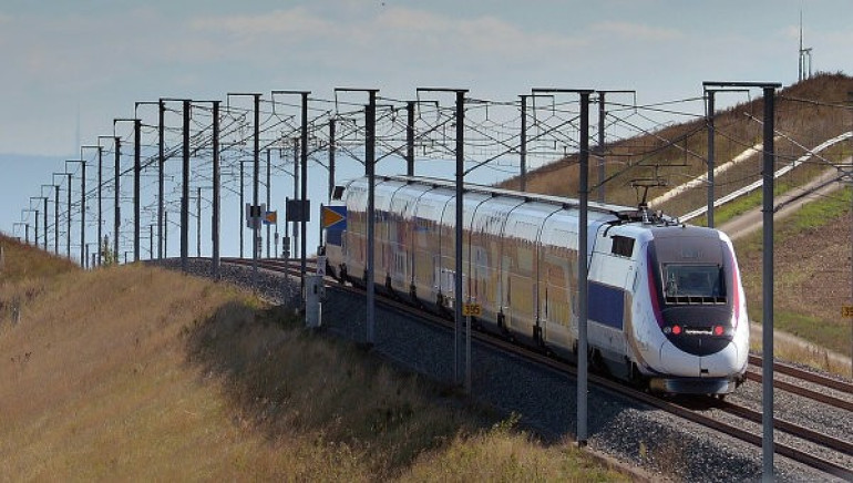 Ֆրանսիայում երկաթուղային համակարգի խափանման հետևանքով հազարավոր մարդիկ գիշերել են վագոններում